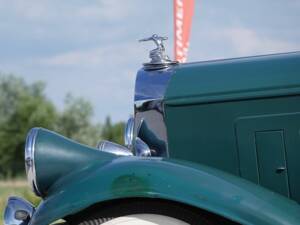 Image 11/15 of Pierce-Arrow Model 54 Sedan (1932)