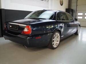 Immagine 33/50 di Jaguar XJ 8 4.2 (2008)