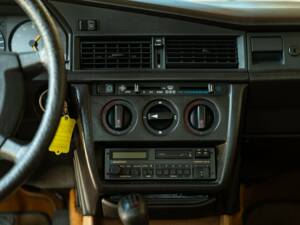 Image 47/50 of Mercedes-Benz 190 E (1987)