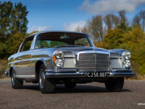 Imagen 6/61 de Mercedes-Benz 280 SE 3,5 (1971)