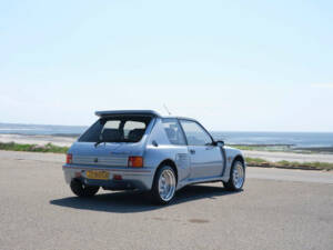 Image 10/50 of Peugeot 205 GTi 1.9 (1990)