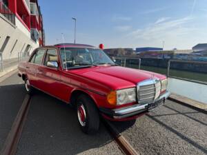 Afbeelding 13/65 van Mercedes-Benz 200 D (1982)