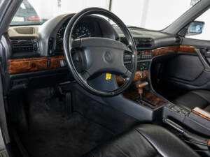 Image 12/17 of BMW 730i (1993)