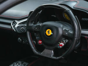 Image 30/50 of Ferrari 458 Italia (2012)