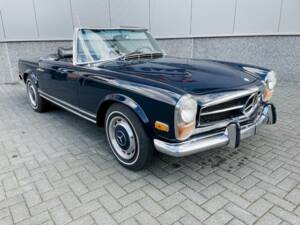 Image 10/38 de Mercedes-Benz 280 SL (1970)