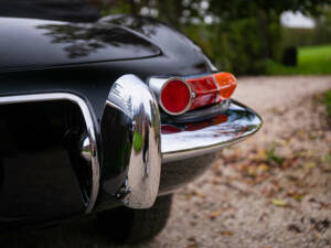 Image 49/50 de Jaguar E-Type (1967)