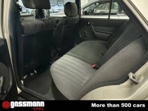 Image 14/15 of Mercedes-Benz 190 E (1985)