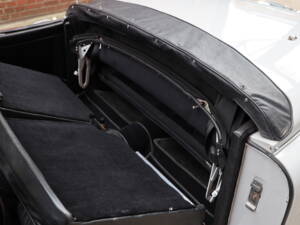 Image 32/91 of Jaguar XK 150 OTS (1958)