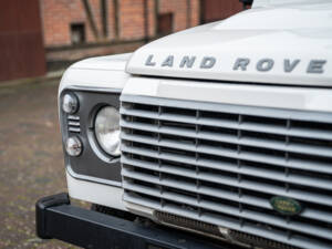 Image 3/50 of Land Rover Defender 90 (2008)