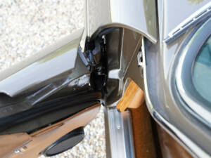 Bild 26/50 von Jaguar XJ 6 L 4.2 (1975)