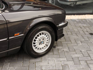 Image 47/81 de BMW 325i (1987)