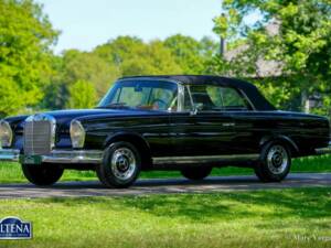Image 39/52 de Mercedes-Benz 220 SE b (1963)