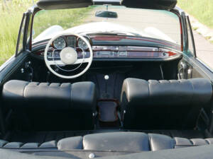 Imagen 11/56 de Mercedes-Benz 220 SE b (1962)