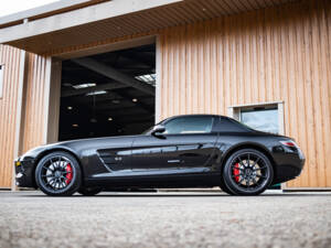 Image 3/50 of Mercedes-Benz SLS AMG GT (2014)