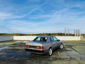 Image 6/11 de Mercedes-Benz 190 E 2.6 (1988)