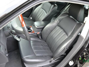 Image 22/50 of Chrysler 300 C SRT8 (2010)