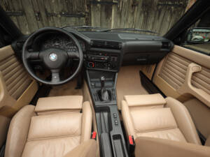 Image 18/83 de BMW 325i (1990)