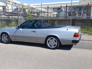 Imagen 3/94 de Mercedes-Benz 300 CE-24 3.4 AMG (1992)