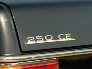 Image 19/50 of Mercedes-Benz 250 CE (1970)