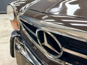 Image 29/38 of Mercedes-Benz 280 SL (1968)