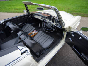 Image 11/29 of Mercedes-Benz 230 SL (1965)