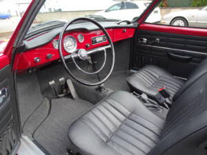 Bild 25/40 von Volkswagen Karmann Ghia (1971)