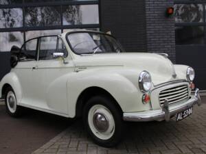 Image 3/7 of Morris Minor 1000 (1968)