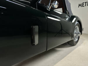 Image 18/29 de Jaguar XK 140 DHC (1955)