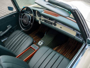 Image 4/97 of Mercedes-Benz 280 SL (1969)