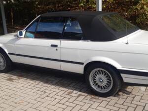 Image 7/55 of BMW 320i (1991)