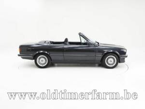 Image 9/15 of BMW 320i (1989)