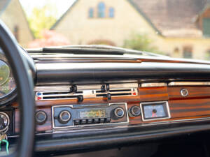 Bild 46/56 von Mercedes-Benz 280 SE (1968)