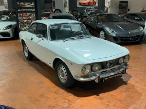 Imagen 3/22 de Alfa Romeo 2000 GT Veloce (1971)