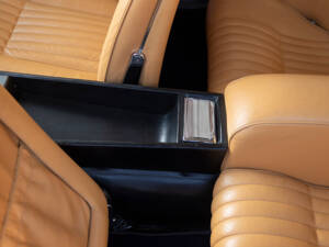 Image 26/40 of Ferrari 365 GT 2+2 (1969)
