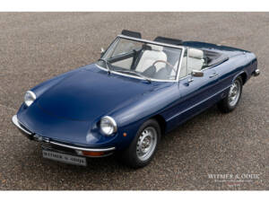 Image 12/33 of Alfa Romeo 1600 Spider (1975)