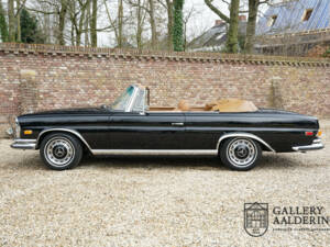 Image 27/50 de Mercedes-Benz 280 SE 3,5 (1971)