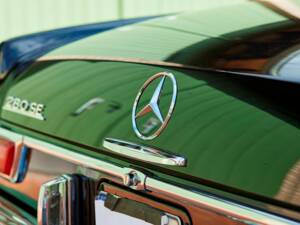 Image 38/188 of Mercedes-Benz 280 SE 3,5 (1971)