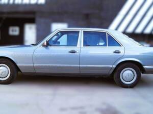 Bild 2/9 von Mercedes-Benz 380 SE (1985)