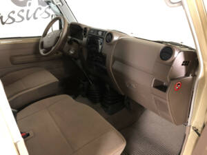 Imagen 17/26 de Toyota Land Cruiser GRJ79 (2023)