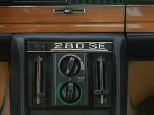 Image 47/50 of Mercedes-Benz 280 SE (1973)