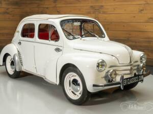 Image 8/19 of Renault 4 CV Decapotable (1952)