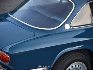 Image 71/85 de Alfa Romeo 1750 GT Veloce (1970)