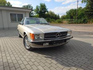 Afbeelding 16/43 van Mercedes-Benz 560 SL (1988)