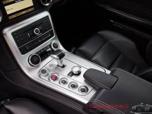 Image 16/50 de Mercedes-Benz SLS AMG (2011)
