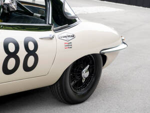 Image 14/15 of Jaguar E-Type 3.8 (1961)