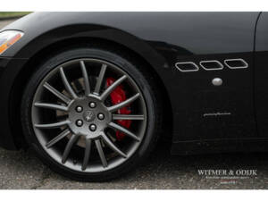 Image 21/42 of Maserati GranTurismo S (2011)