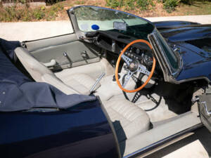Immagine 2/45 di Jaguar E-Type 4.2 (1966)
