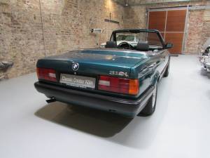 Image 3/30 of BMW 318i (1992)