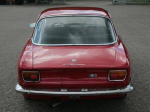 Bild 5/7 von Alfa Romeo Giulia 1600 GT Junior (1976)