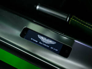 Immagine 14/43 di Aston Martin V8 Vantage (2010)